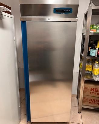 Frigorifero positivo a colonna Dexion 660 litri