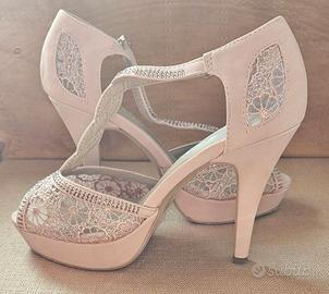 Decolletè con pizzo a rete e tacco 11