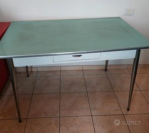 tavolo in formica 