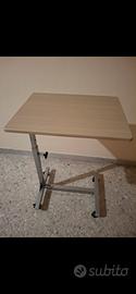 tavolino da letto con ruote