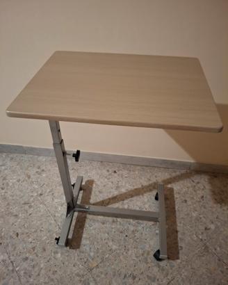 tavolino da letto con ruote