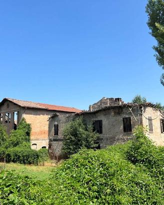 Rustico / Casale di 920 m² con più di 5 locali e b