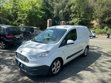 Ford Transit Courier 1.5 Diesel Euro 5b Full Opt 2