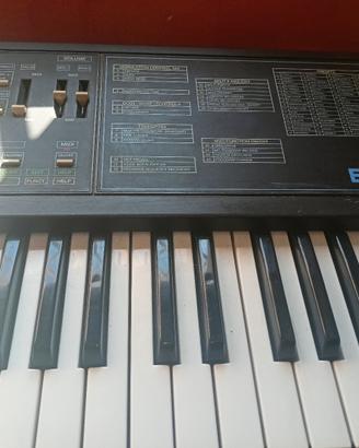 Syntetizzatore midi Elka Ek44