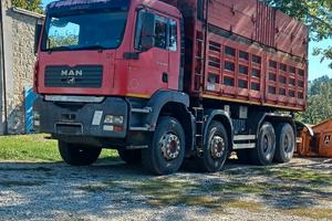 macchina operatrice, targa gialla,8x4,man,legna
