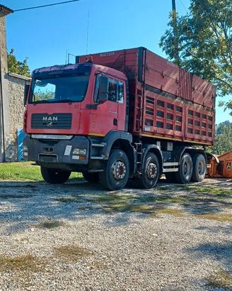 macchina operatrice, targa gialla,8x4,man,legna