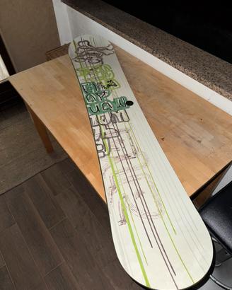 Tavola snowboard hostile 158 wide burton freestyle