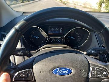 Ford focus su 1500 120 cv titanium