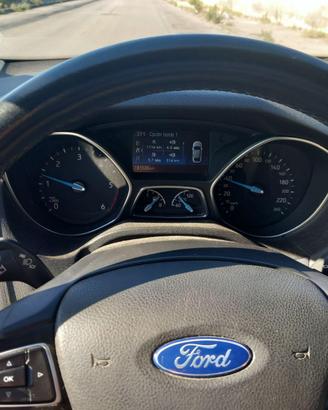 Ford focus su 1500 120 cv titanium