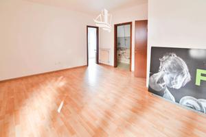 Monolocale da ristrutturare con balcone a San Giac