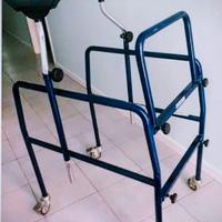 Girello deambulatore per anziani