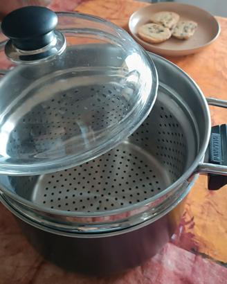 Pentola, scolapasta integrato e coperchio in vetro