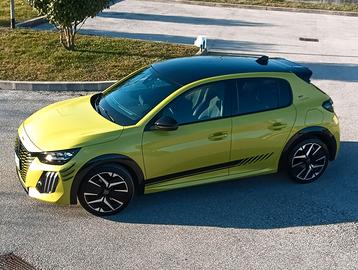 Nuova Peugeot 208 Hybrid GT 136 cv