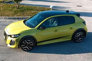 Nuova Peugeot 208 Hybrid GT 136 cv