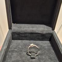 Anello oro bianco con piccolo diamante