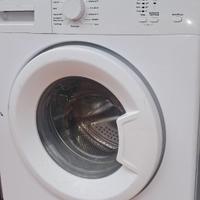 Lavatrice e Ombrelloni da esterno.