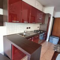 Cucina completa con penisola