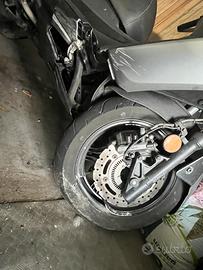 Xtown 300 2024 incidentato