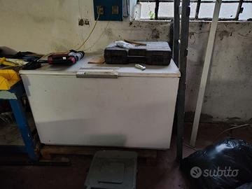 Congelatore a pozzetto 200 litri AEG