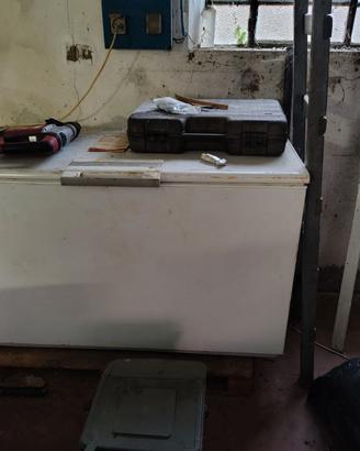 Congelatore a pozzetto 200 litri AEG