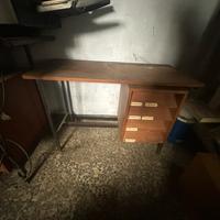 Scrivania in legno vintage
