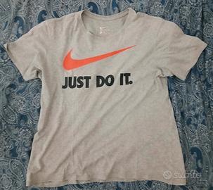 Maglietta Nike Grigia