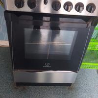 Cucina Indesit a gas con forno