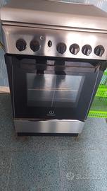 Cucina Indesit a gas con forno