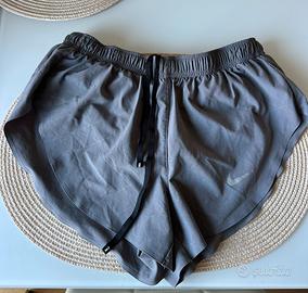 pantaloncini da corsa Nike