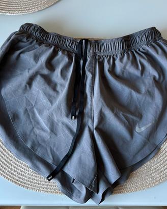 pantaloncini da corsa Nike