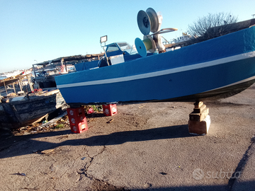 Barca da pesca per lavoro