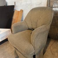 Poltrona vintage con cintura di sicurezza