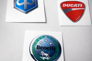 Stickers personalizzati in resina morbida.