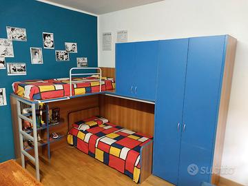 Cameretta con letto a castello e armadio a ponte