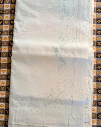Antica lenzuola in lino ricamata a mano 230x260