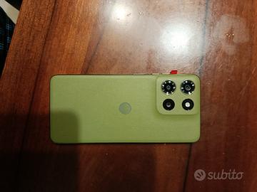 Motorola E15 power