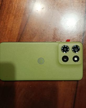 Motorola E15 power