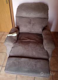 Poltrona con alzata assistita