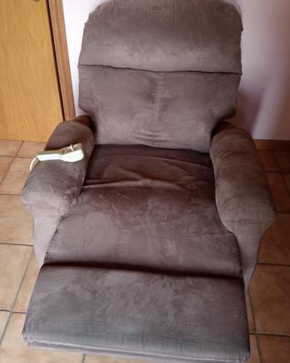 Poltrona con alzata assistita