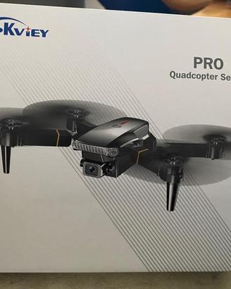 drone giocattolo nuovo