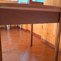 Tavolo rotondo in legno 