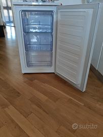 Congelatore verticale con cassetti