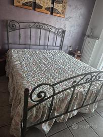 Letto matrimoniale in ferro battuto verde antico