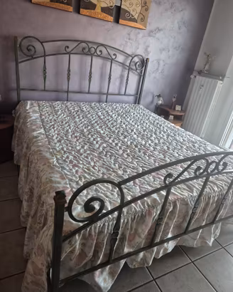 Letto matrimoniale in ferro battuto verde antico