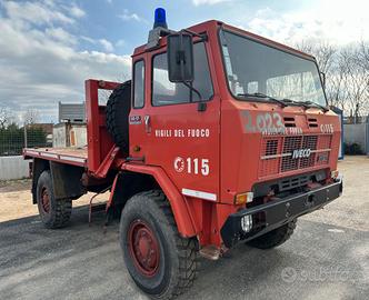 Camion Fiat Iveco 8017 4 x 4 dei vigili del fuoco