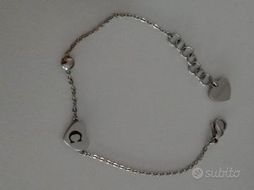 Bracciale con lettera C sul cuore e punto luce