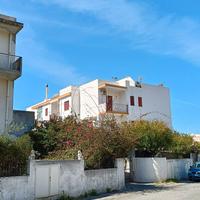 Trivani arredato a Rometta Marea per i mesi estivi