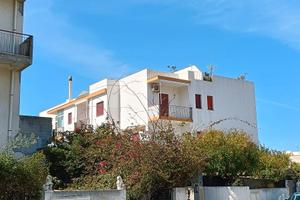 Trivani arredato a Rometta Marea per i mesi estivi