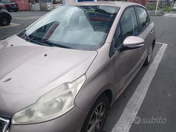 Peugeot 208 1.4 hdi 4600€ poco trattabili