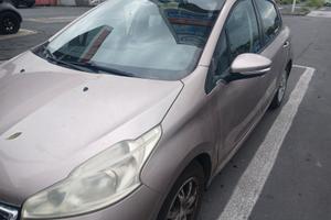 Peugeot 208 1.4 hdi 4600€ poco trattabili